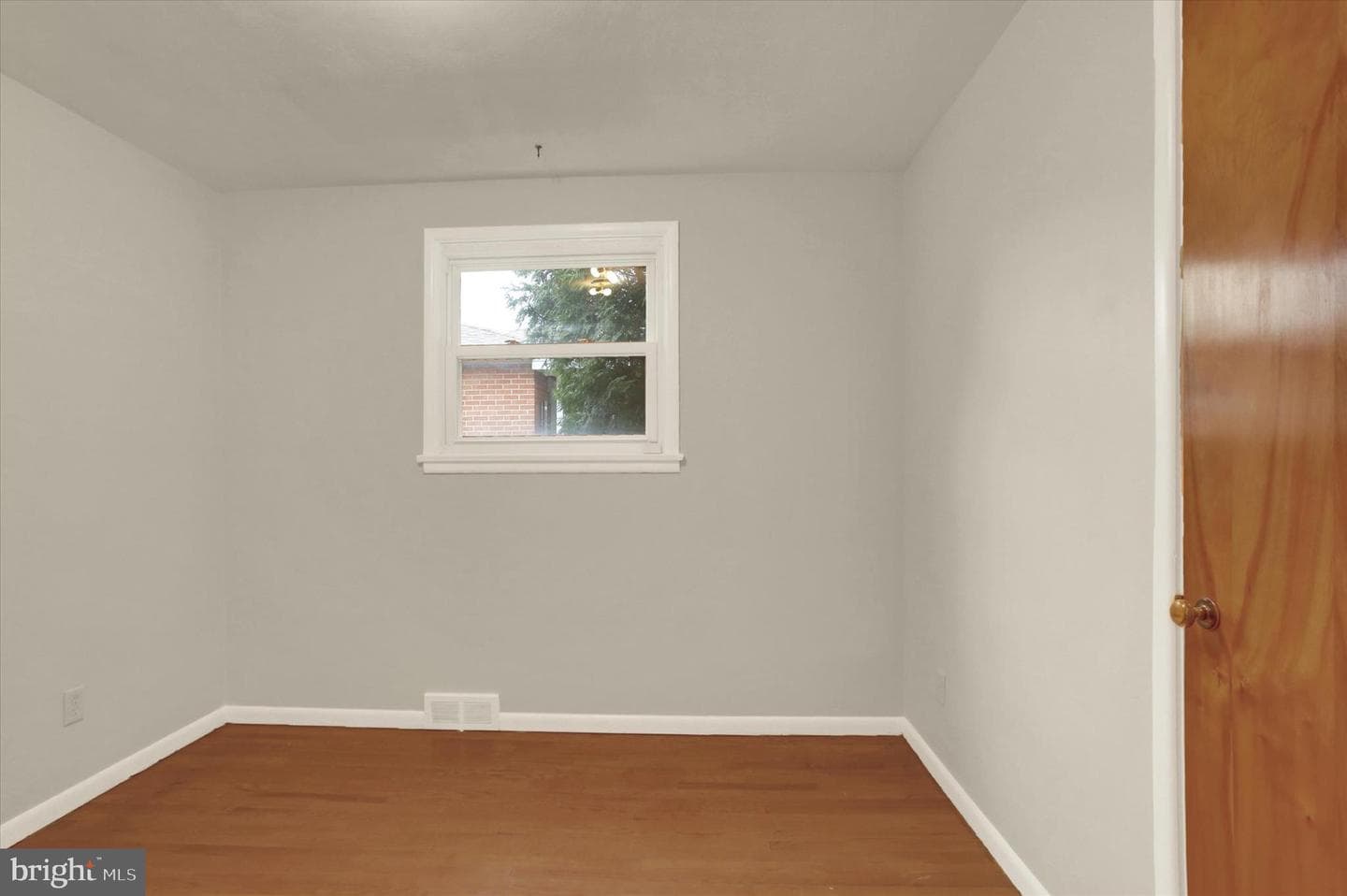 117 E Maplewood Avenue photo 26