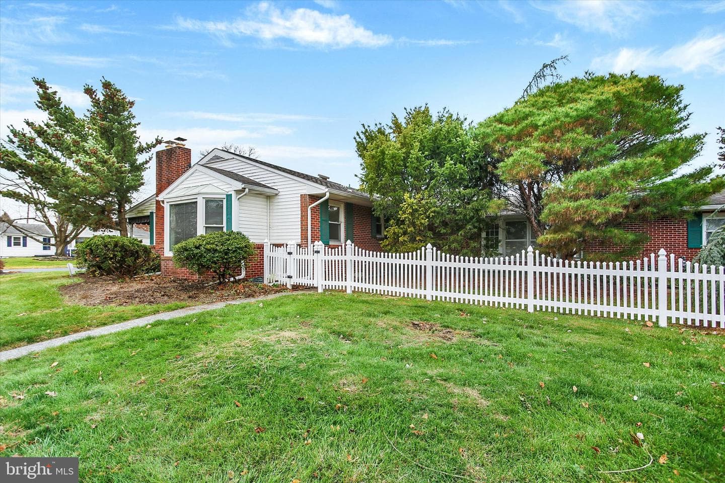 117 E Maplewood Avenue photo 38