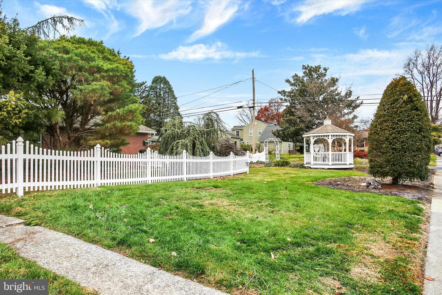 117 E Maplewood Avenue photo 39