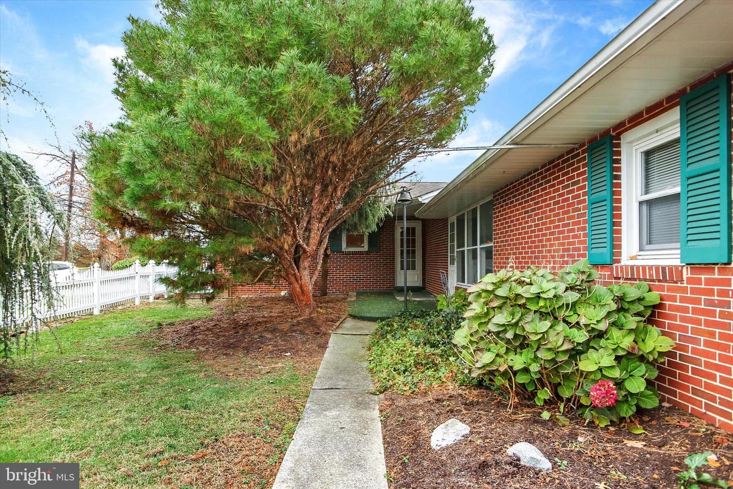 117 E Maplewood Avenue photo 4