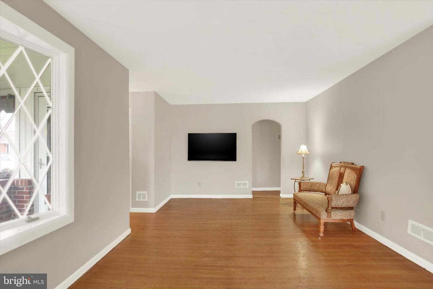 117 E Maplewood Avenue photo 9