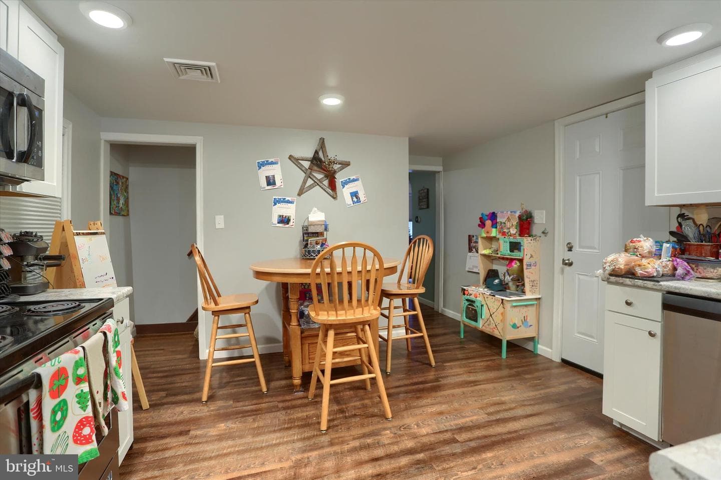 121 E Locust Street photo 15