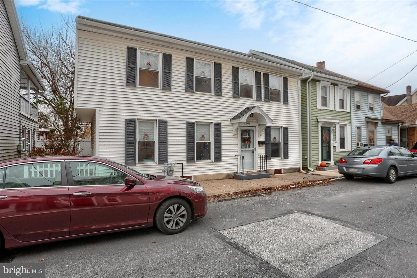 121 E Locust Street photo 3