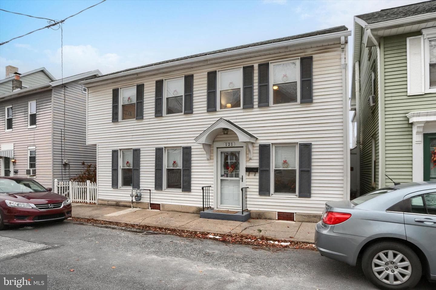 121 E Locust Street photo 4