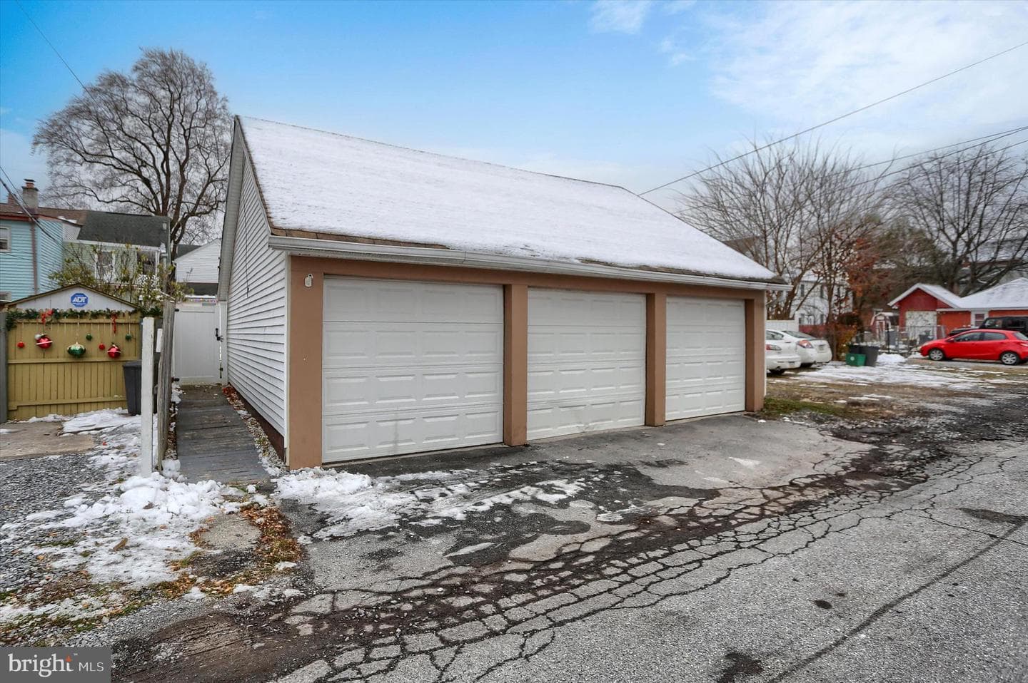 121 E Locust Street photo 7
