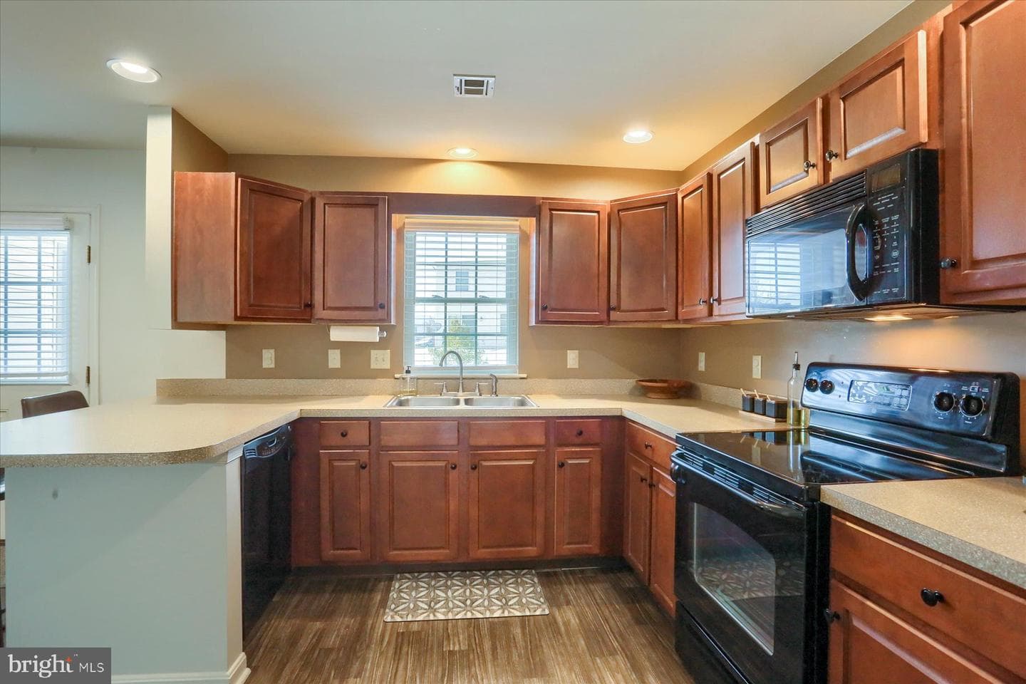 115 Melbourne Lane photo 4