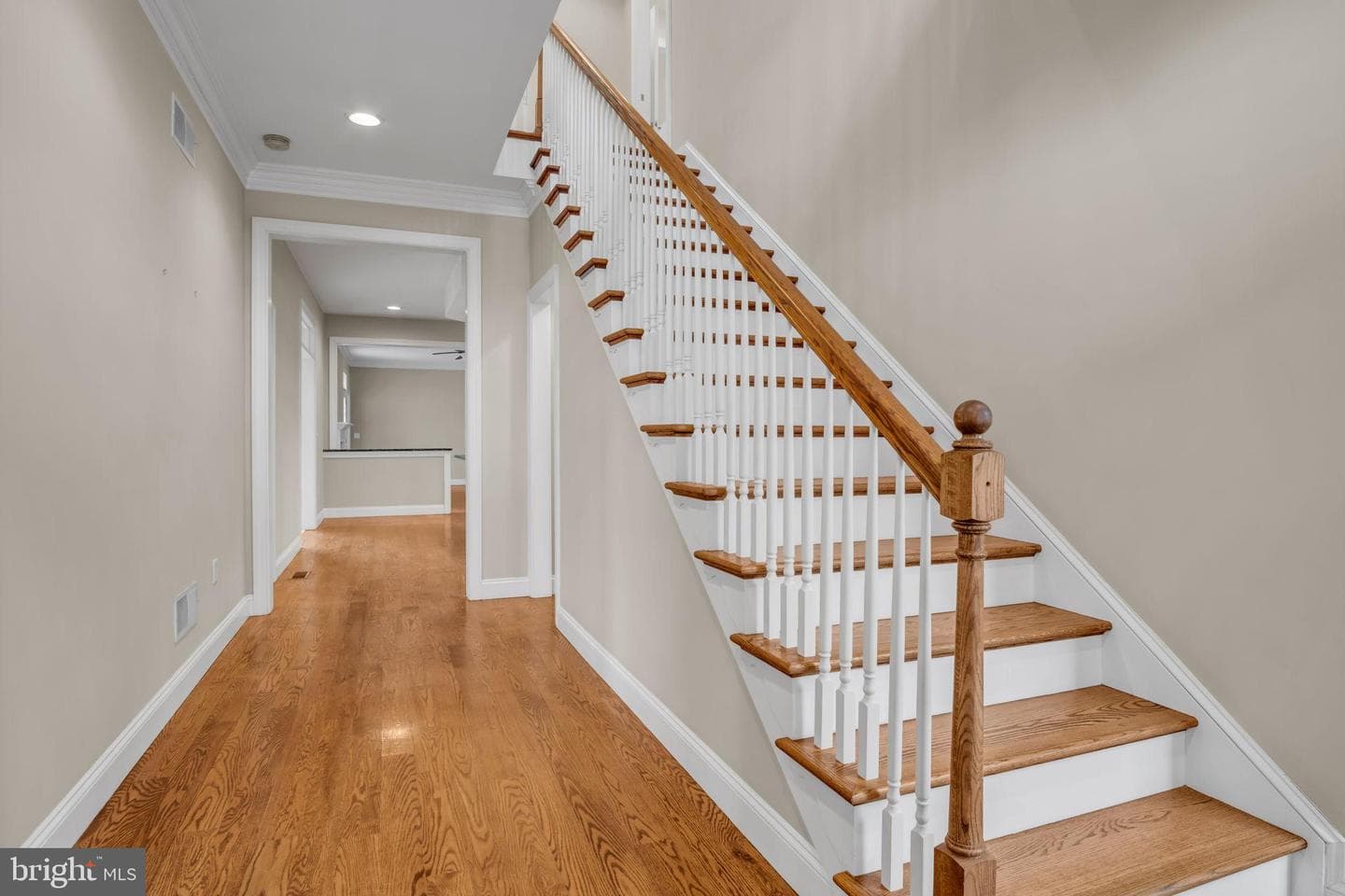 6 Jamestown Square photo 10