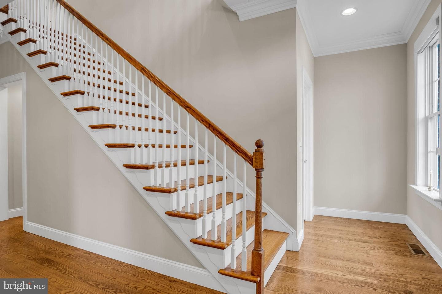 6 Jamestown Square photo 11