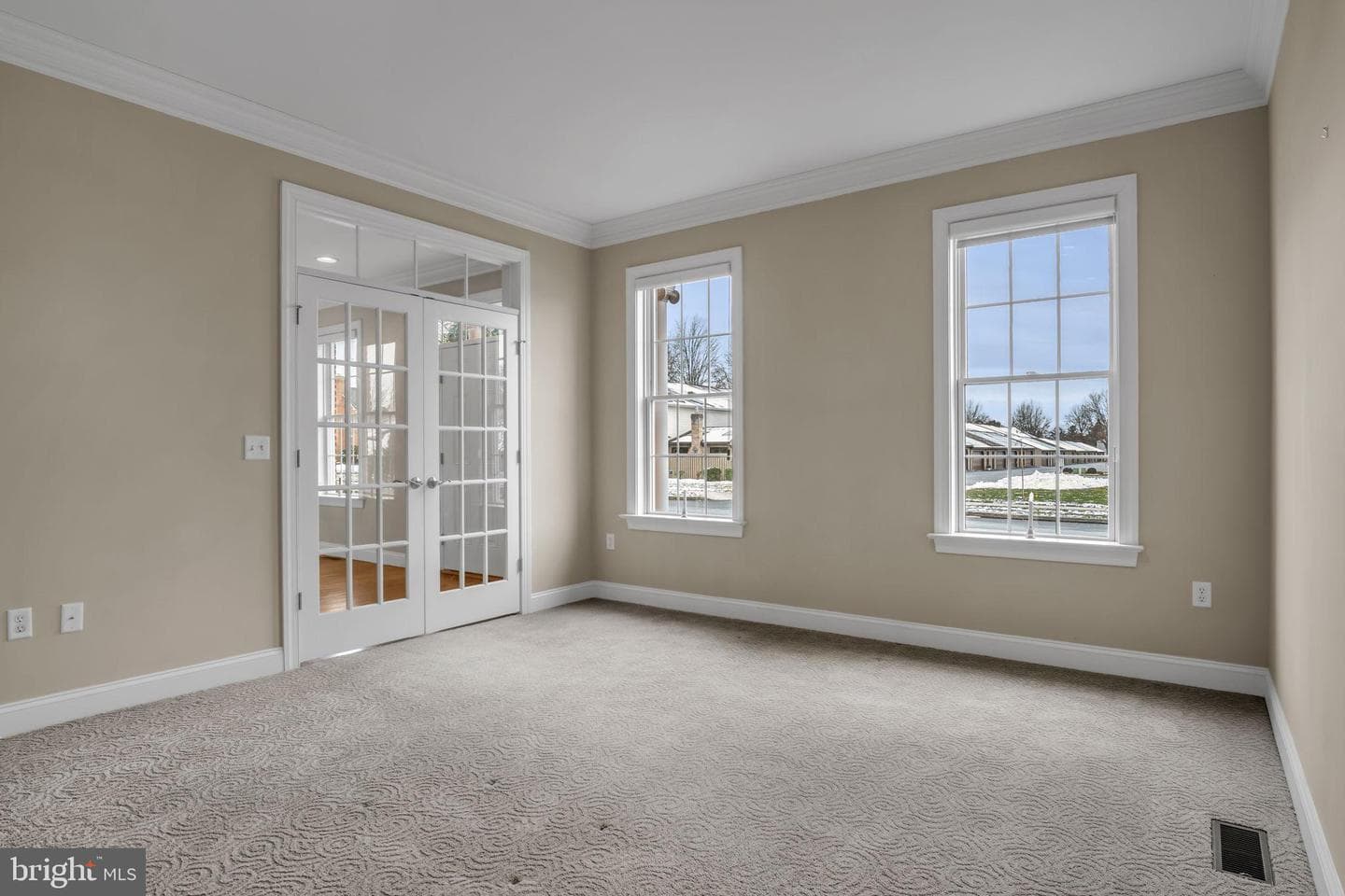 6 Jamestown Square photo 13
