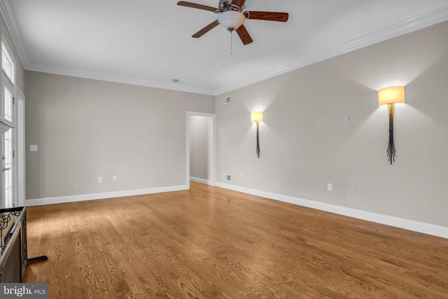6 Jamestown Square photo 17