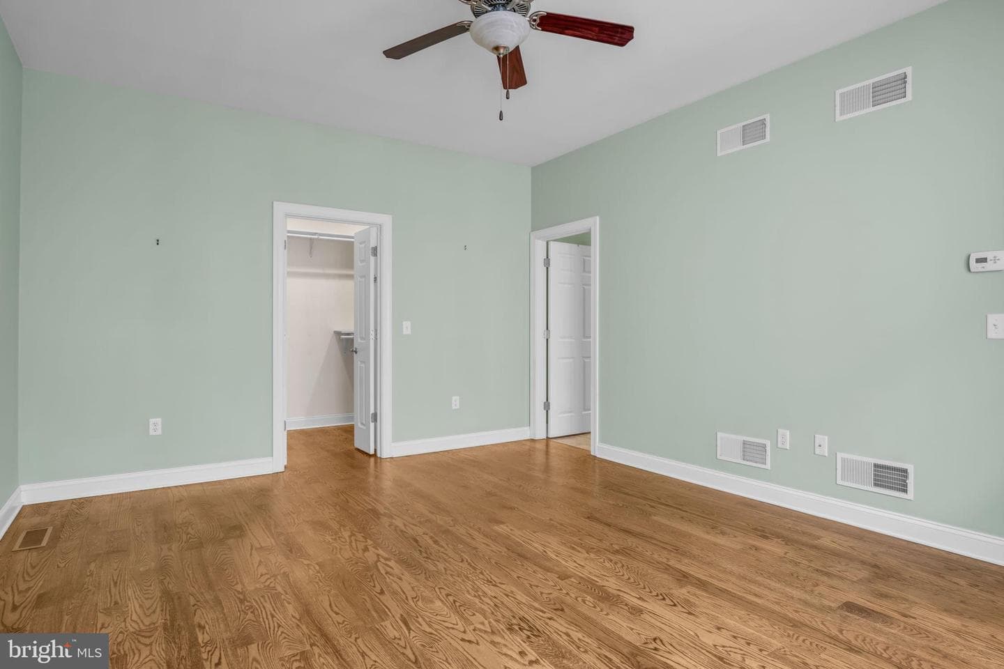 6 Jamestown Square photo 20