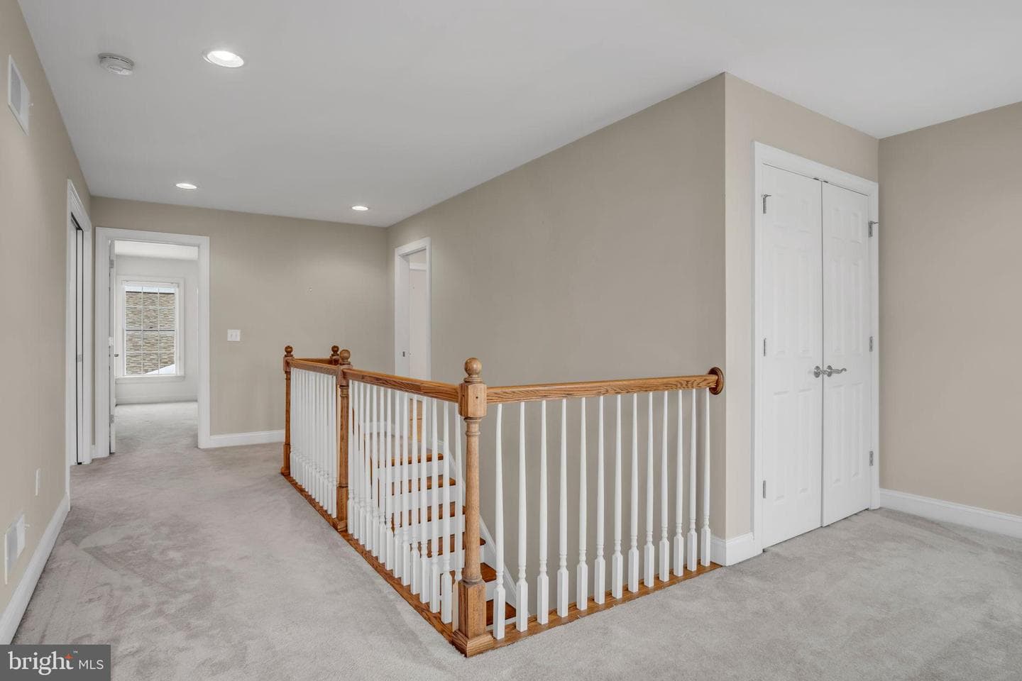 6 Jamestown Square photo 26