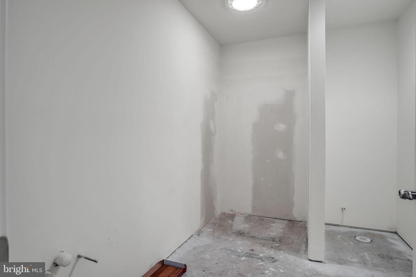 6 Jamestown Square photo 31