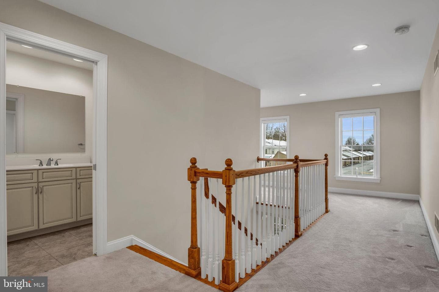 6 Jamestown Square photo 36