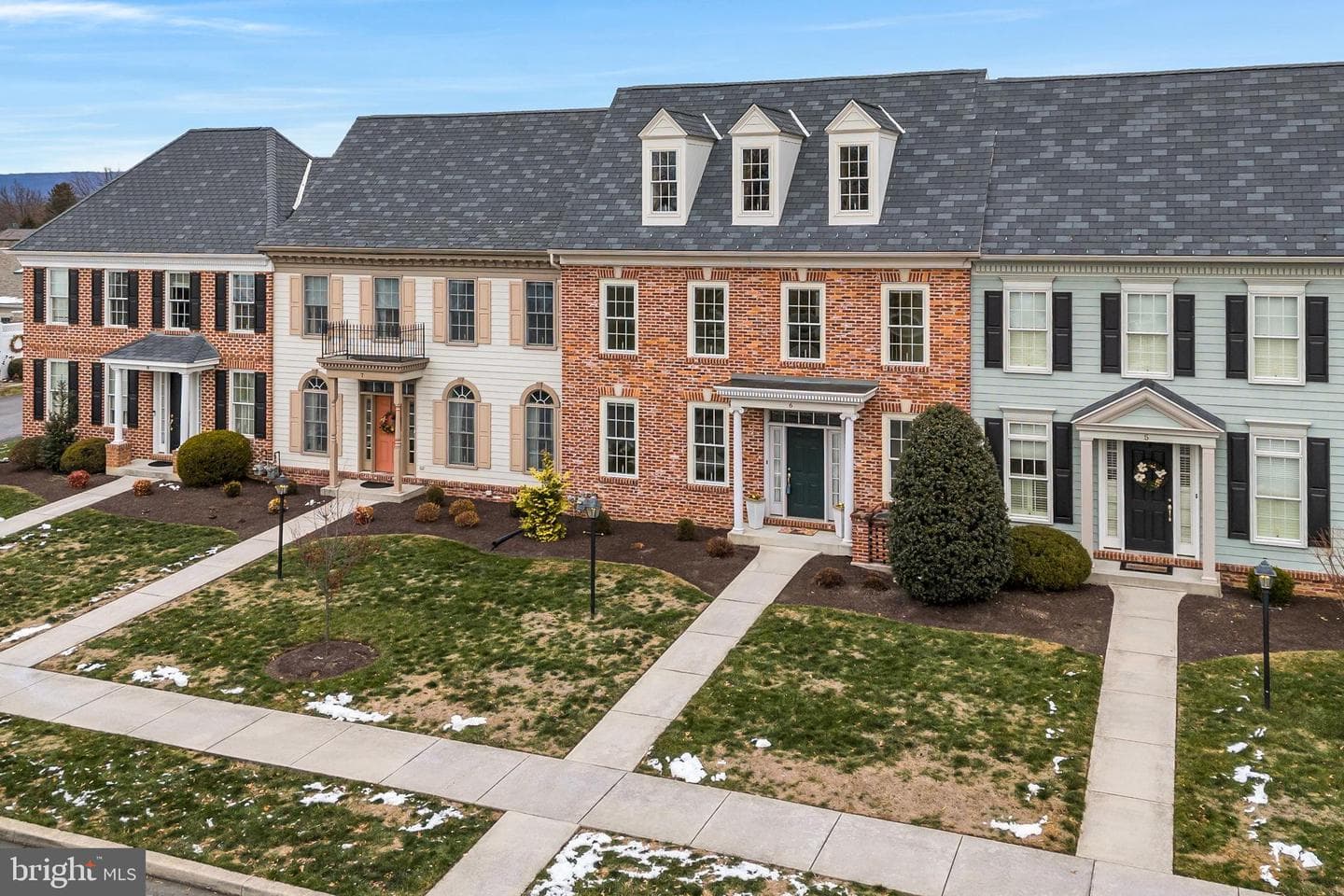 6 Jamestown Square photo 44