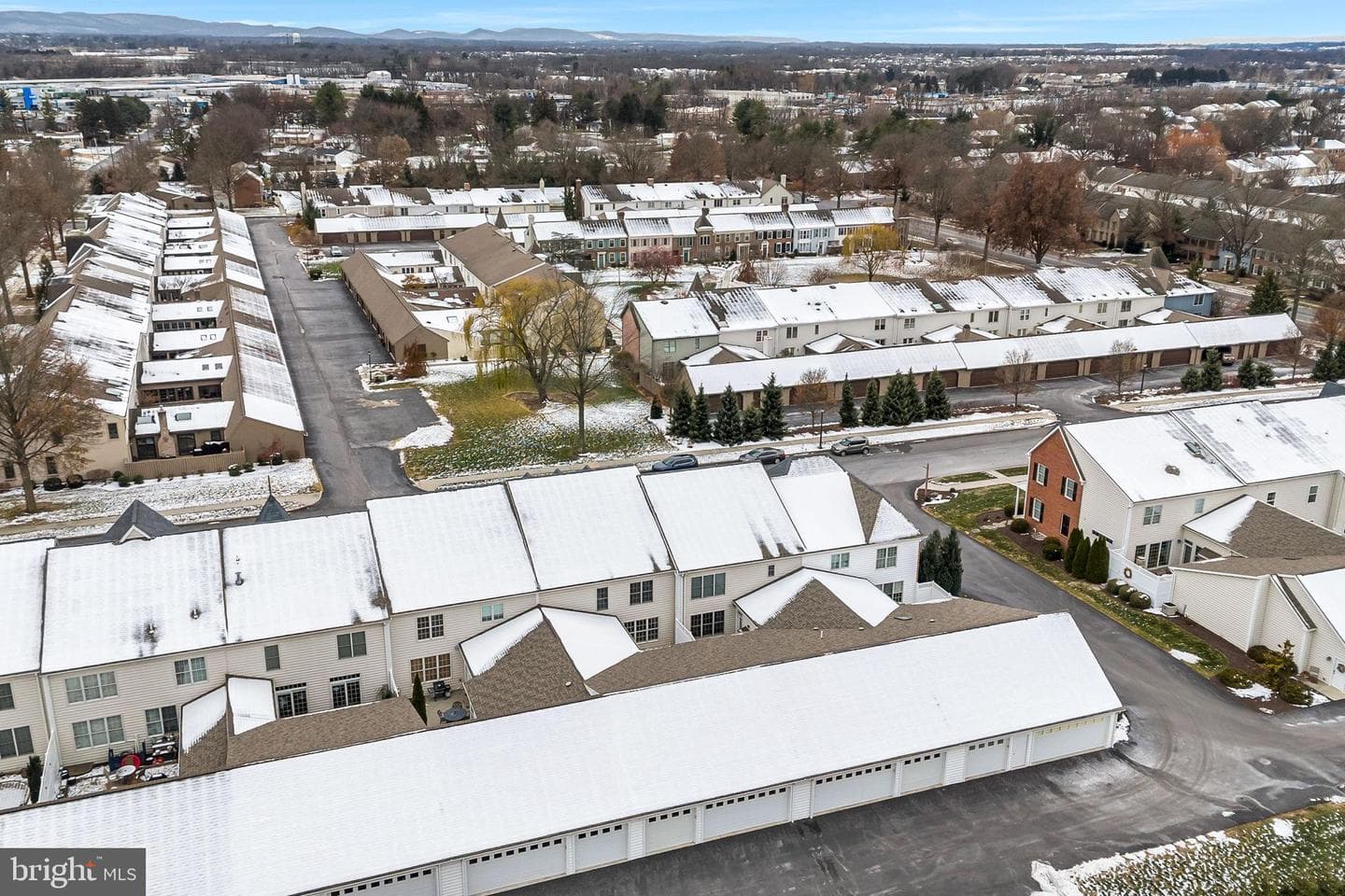 6 Jamestown Square photo 45