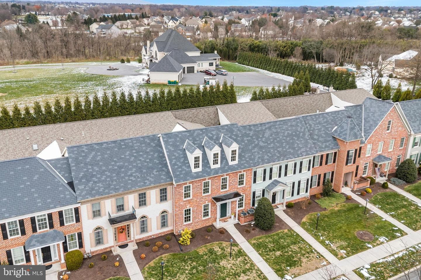 6 Jamestown Square photo 47