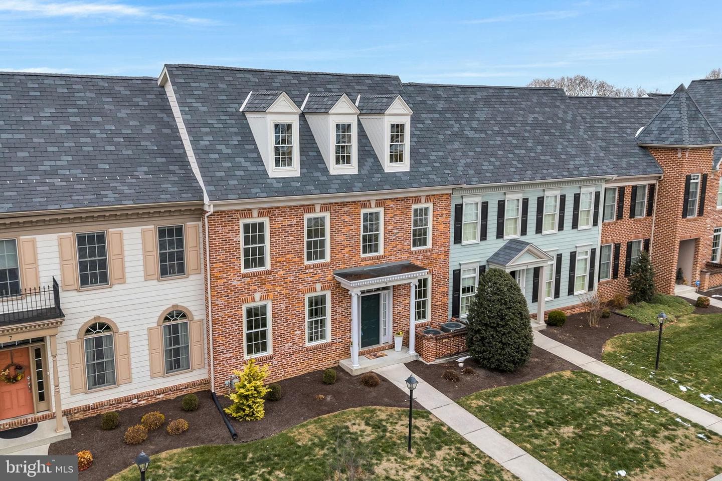 6 Jamestown Square photo 48