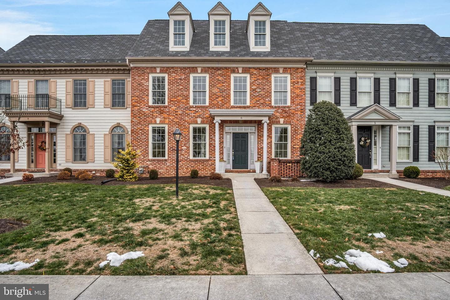 6 Jamestown Square photo 51