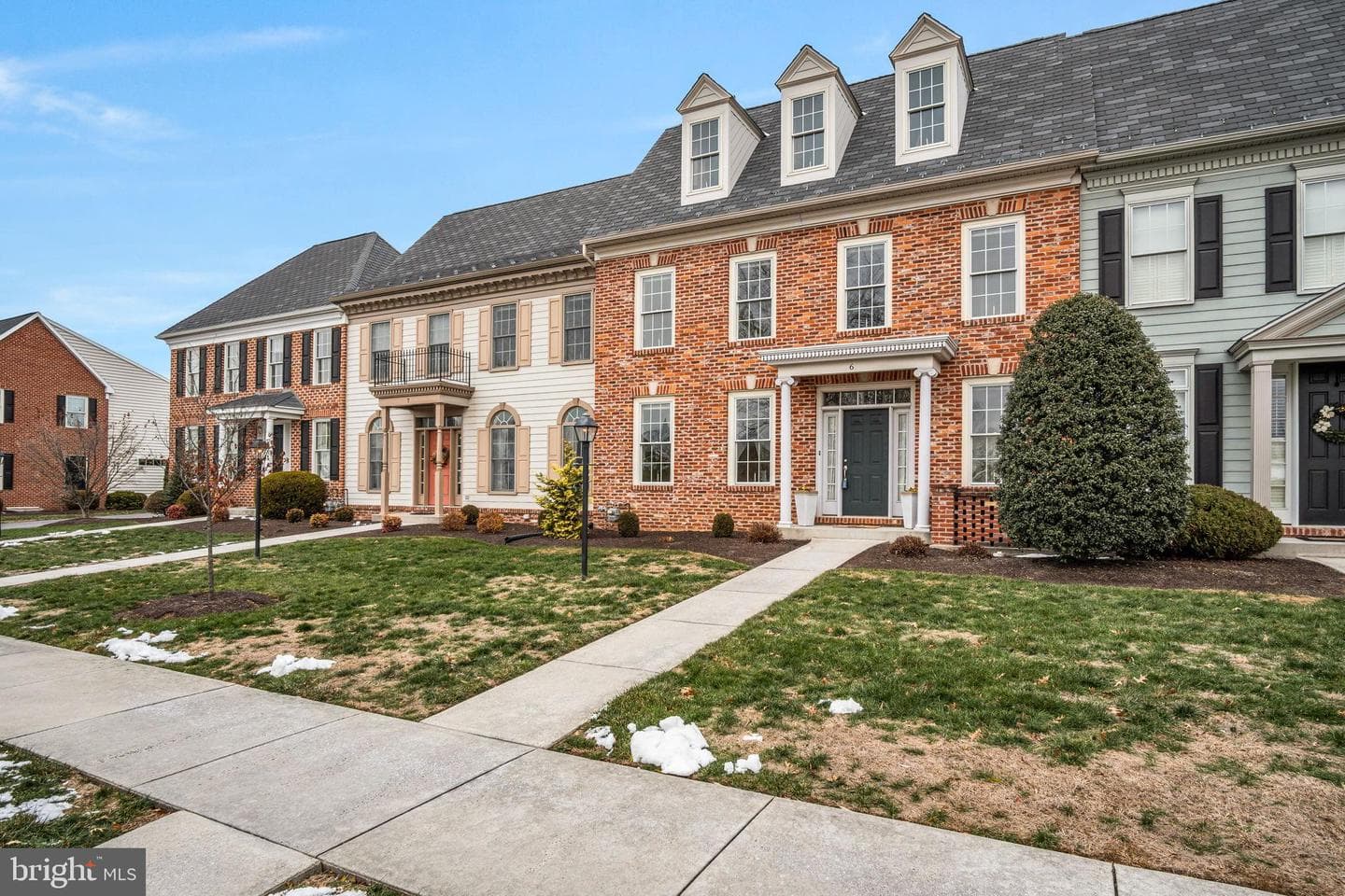 6 Jamestown Square photo 54