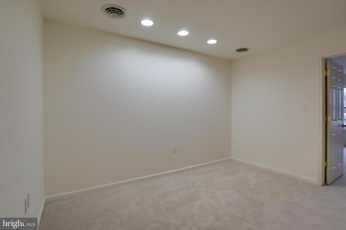 87 Courtyard Drive photo 29