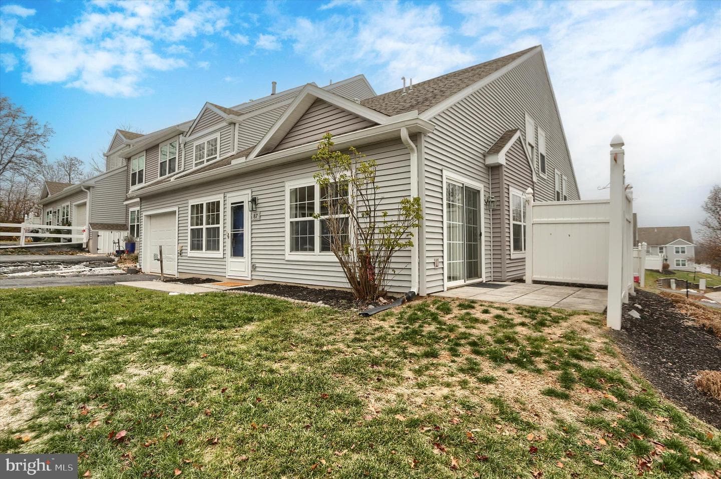 87 Courtyard Drive photo 3