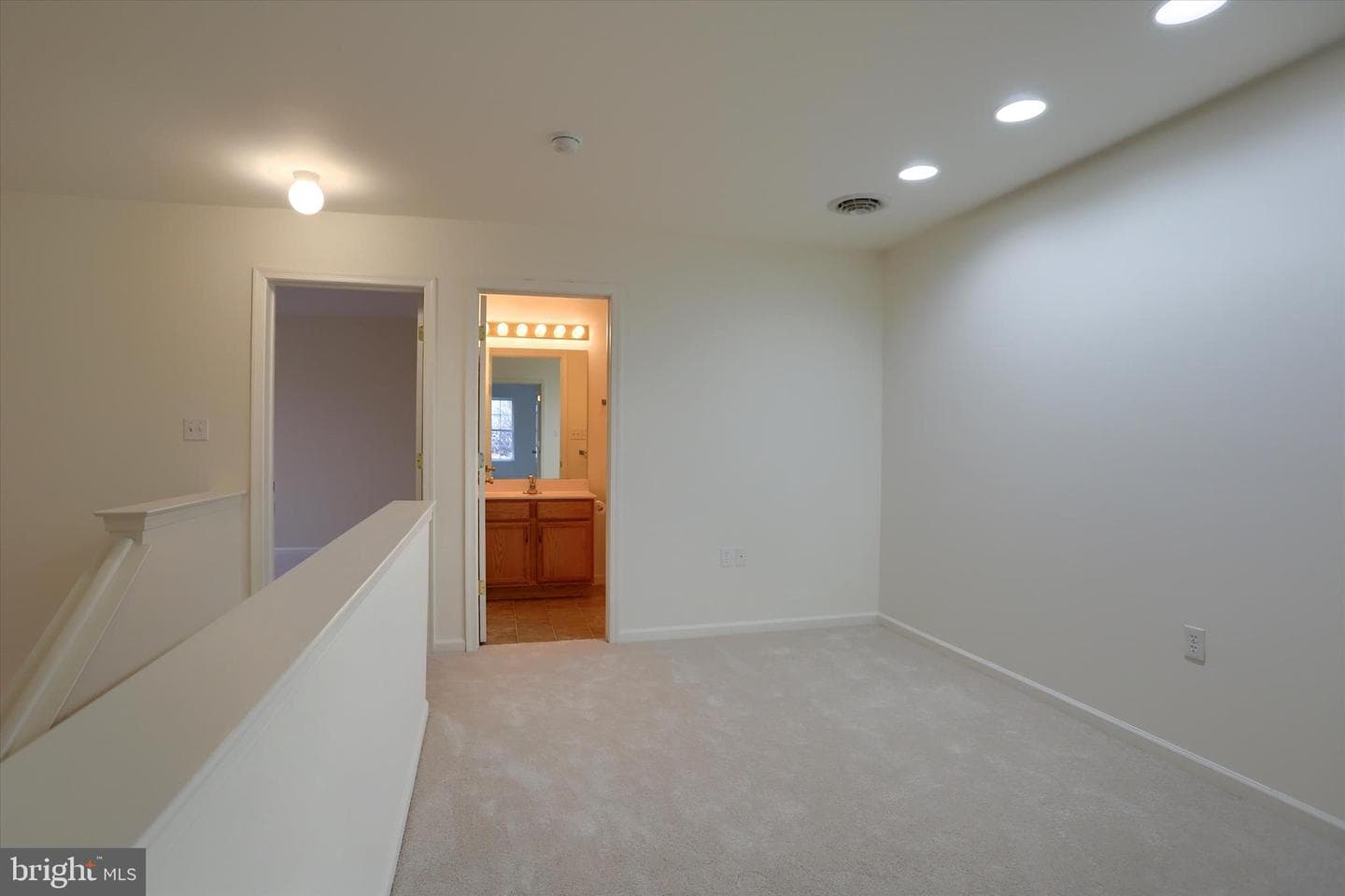 87 Courtyard Drive photo 31