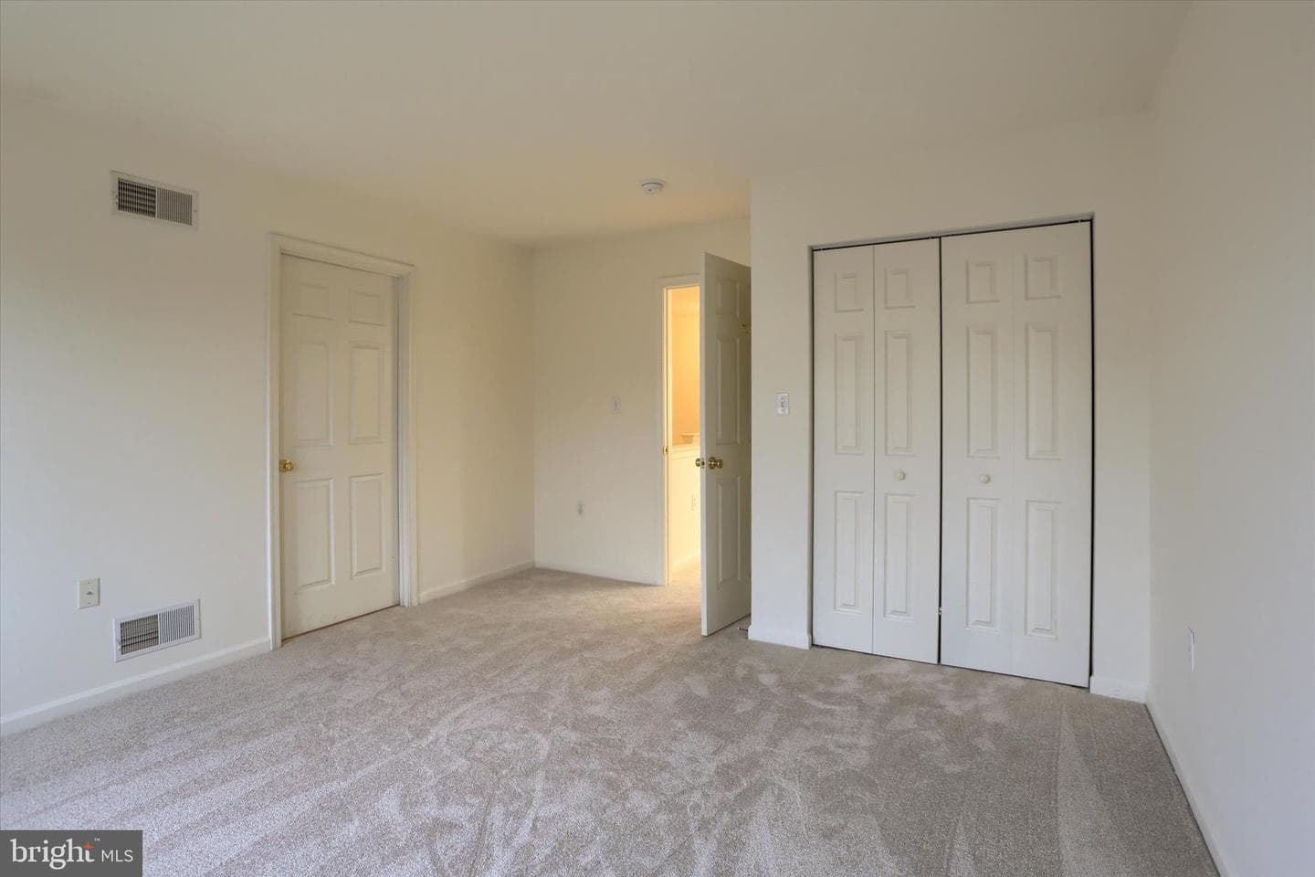 87 Courtyard Drive photo 33