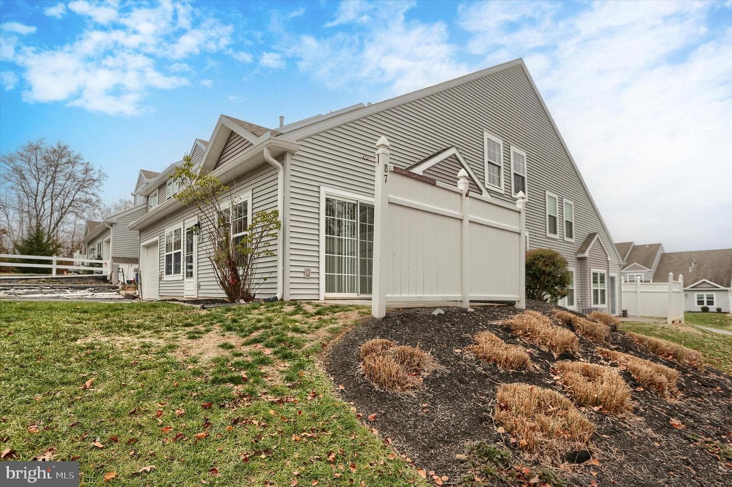 87 Courtyard Drive photo 4