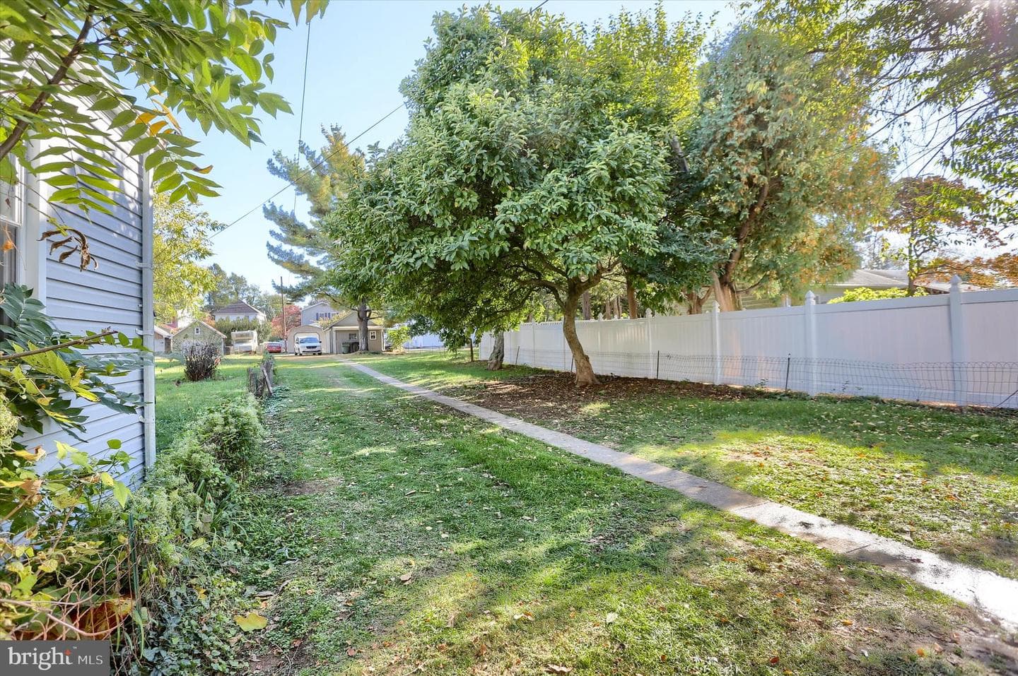 419 W Simpson Street photo 72