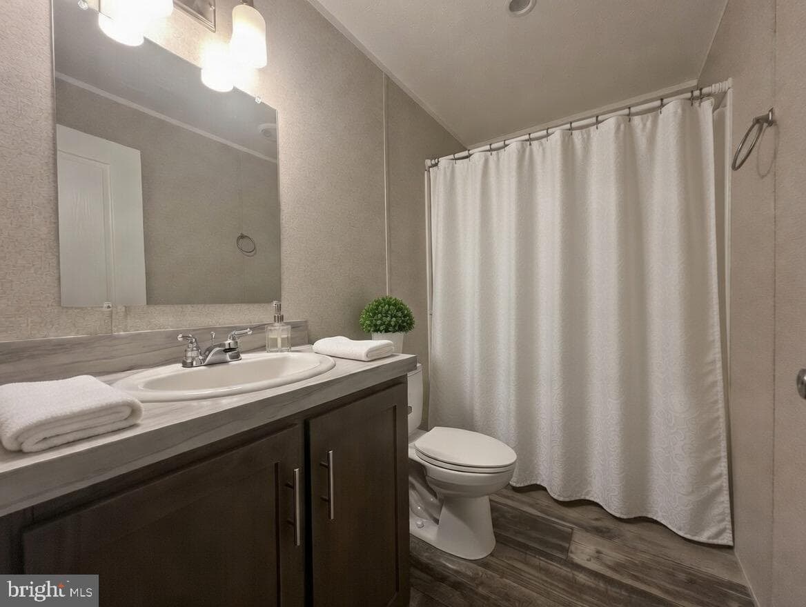 415 Wren Court photo 9