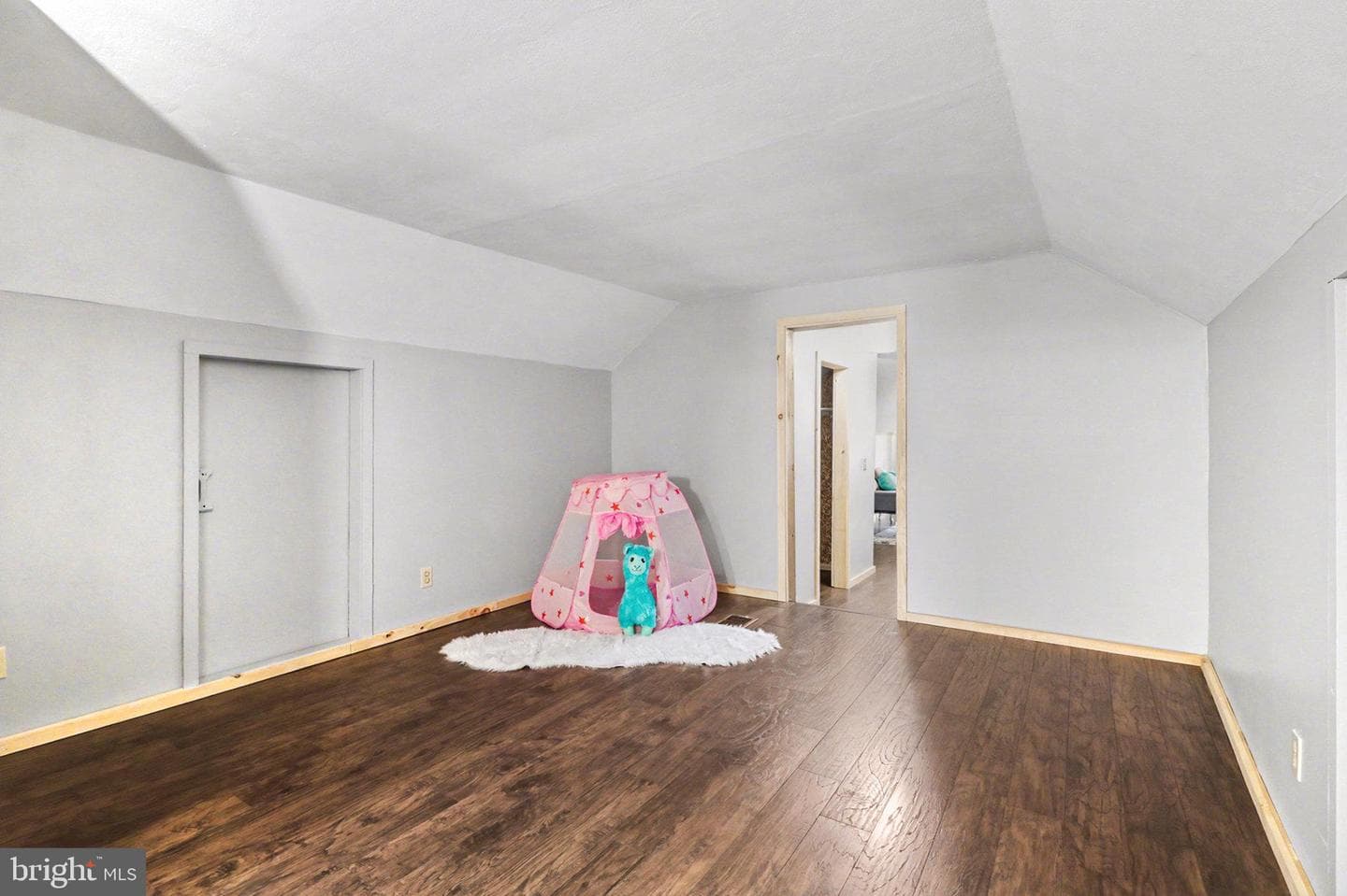 7 Strohm Road photo 22
