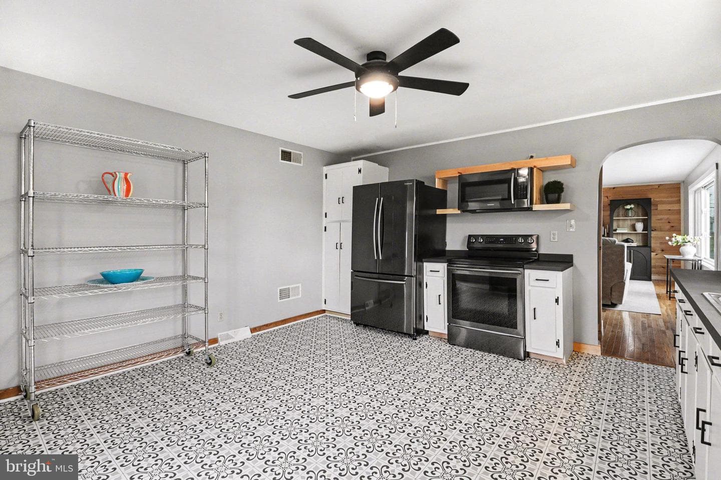 7 Strohm Road photo 8