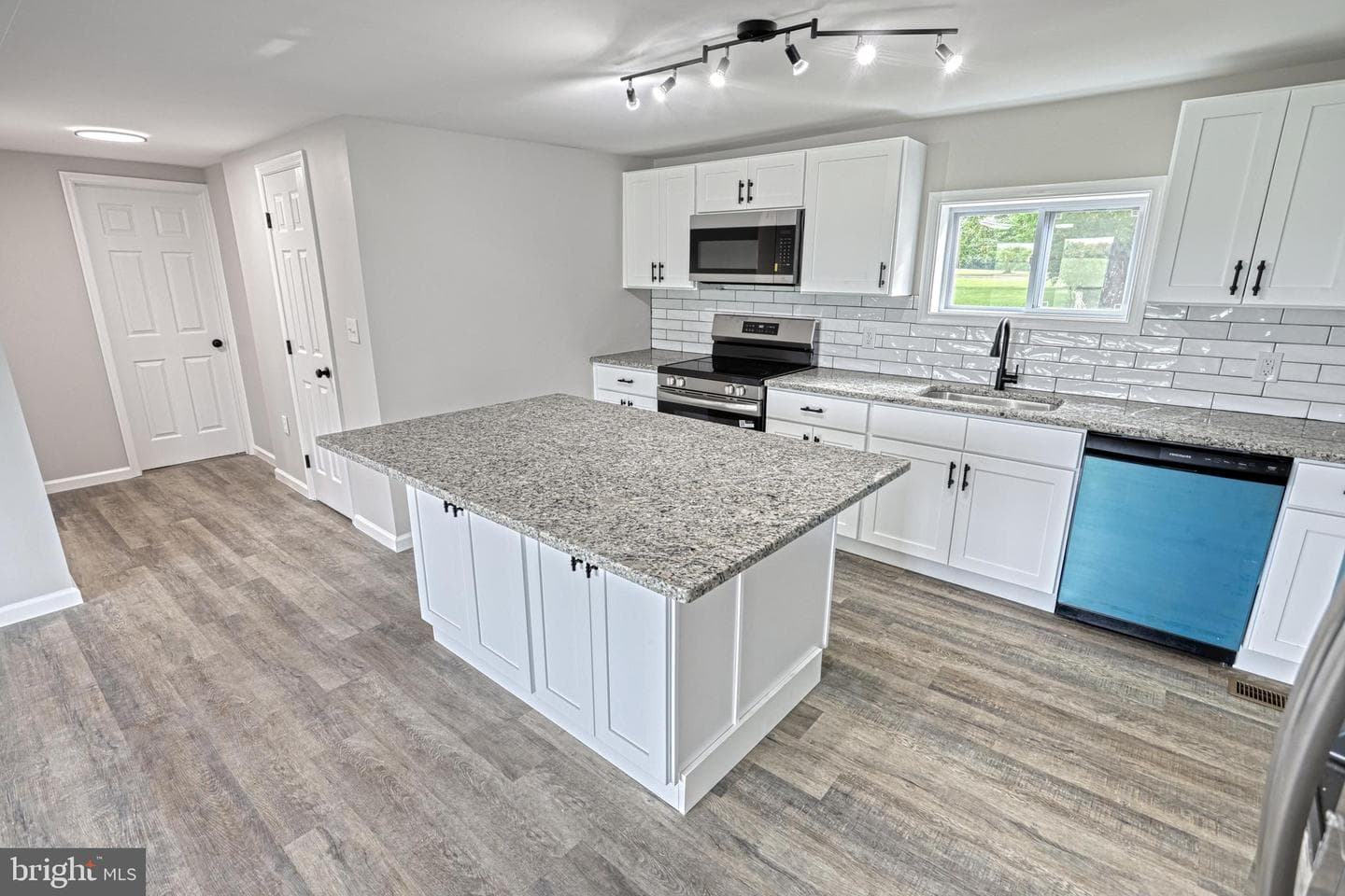 455 Petersburg Road photo 36