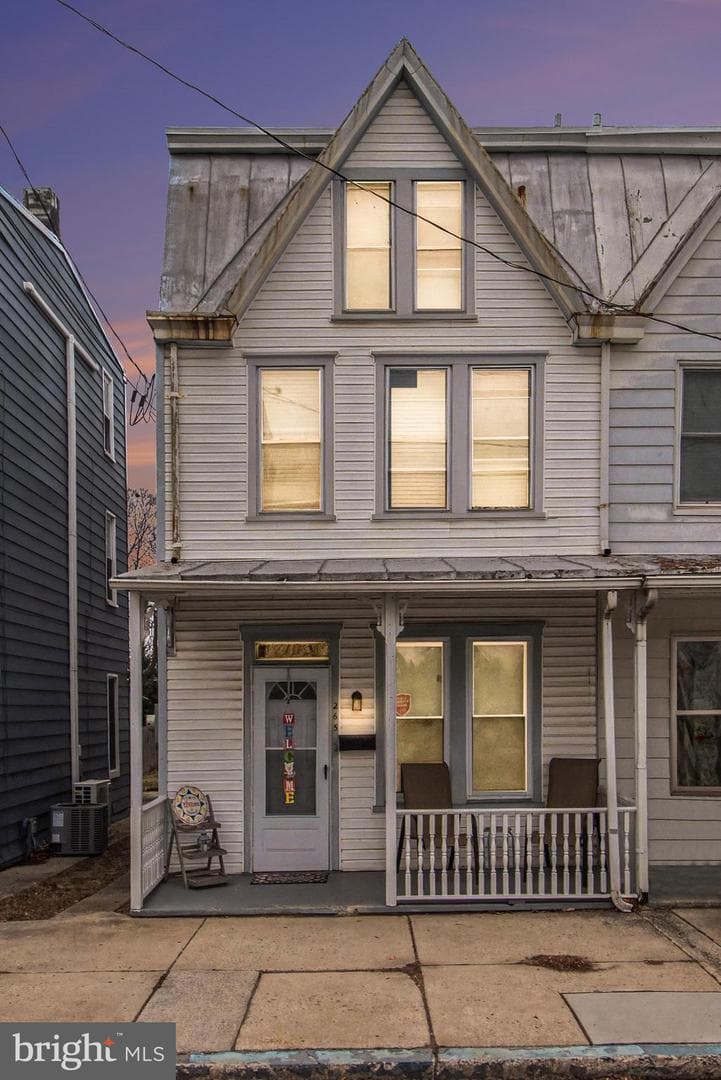 265 Lincoln Street photo 2