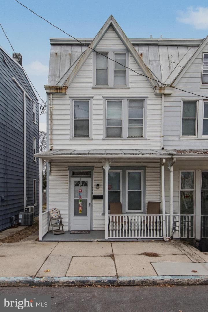 265 Lincoln Street photo 3