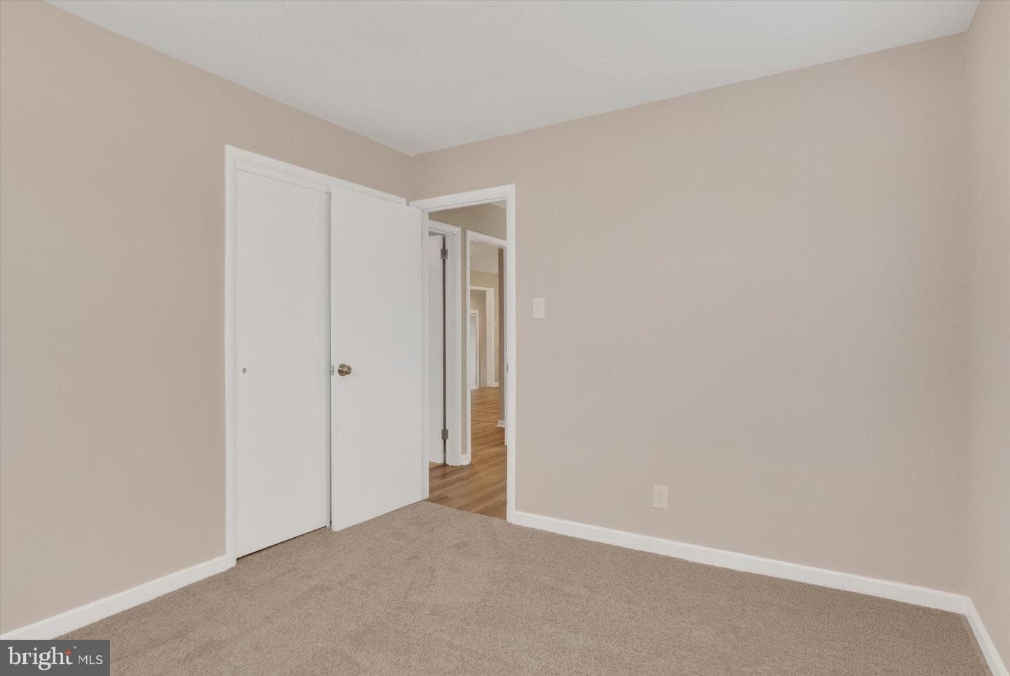 16 Essex Road photo 11