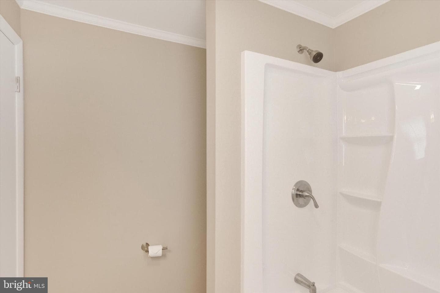 16 Essex Road photo 20