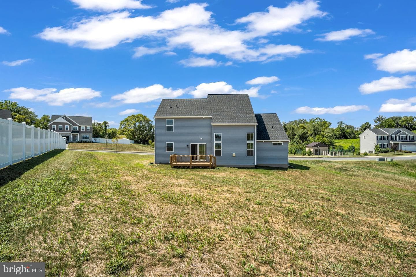 891 Ashfield Drive photo 2