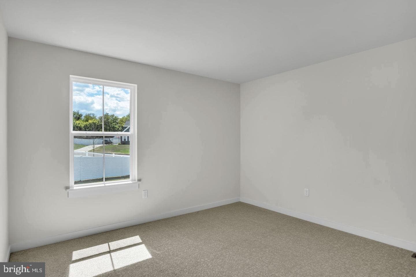 891 Ashfield Drive photo 6
