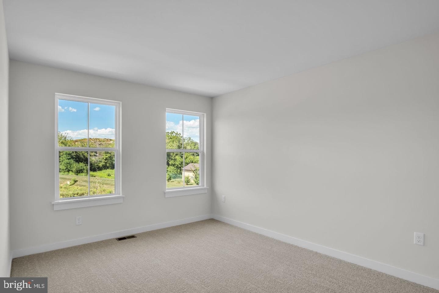 891 Ashfield Drive photo 7