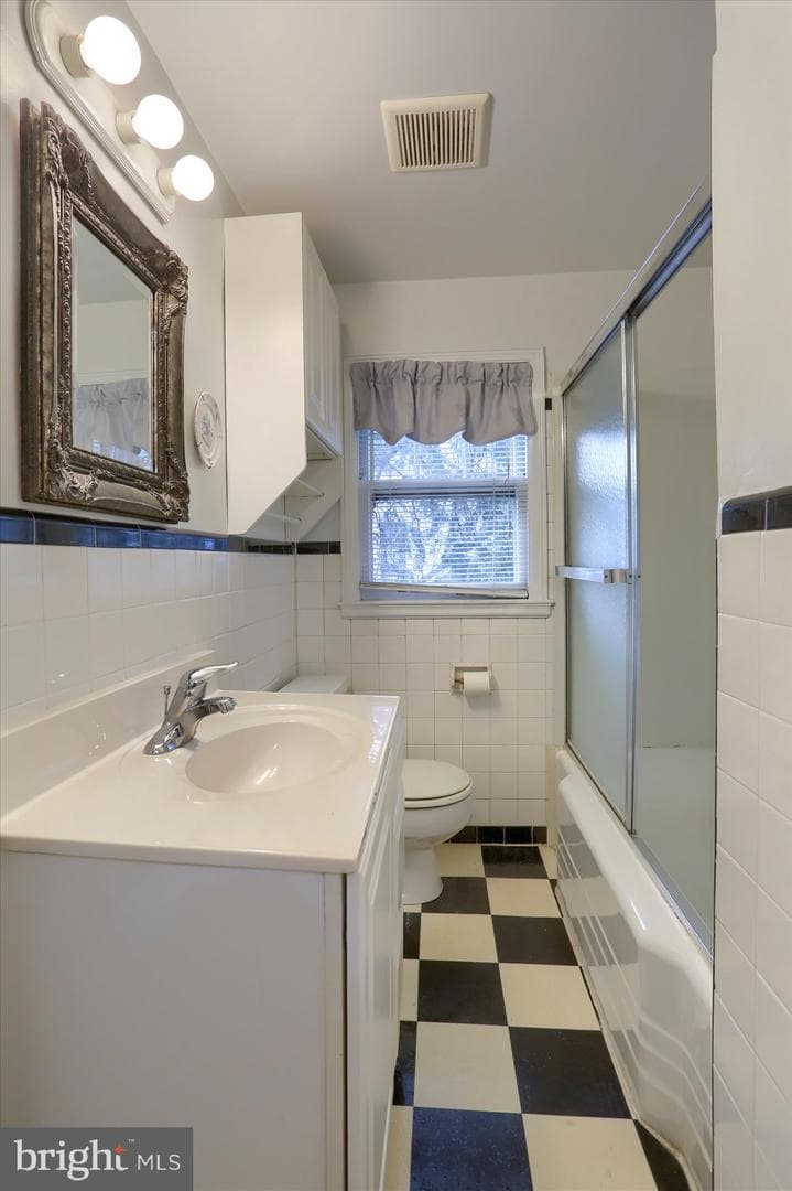 257 W Willow Street photo 17