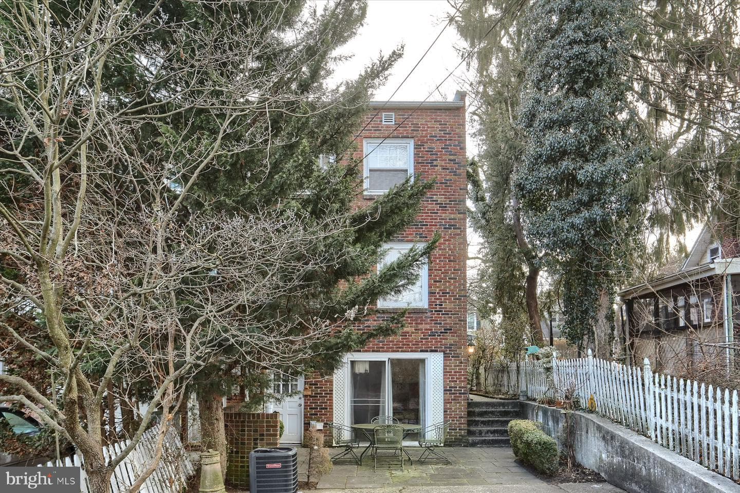 257 W Willow Street photo 32