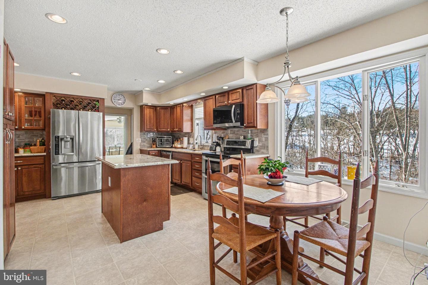 828 Anthony Drive photo 8