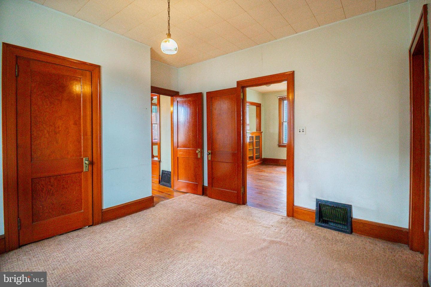 232 Henderson Street photo 12