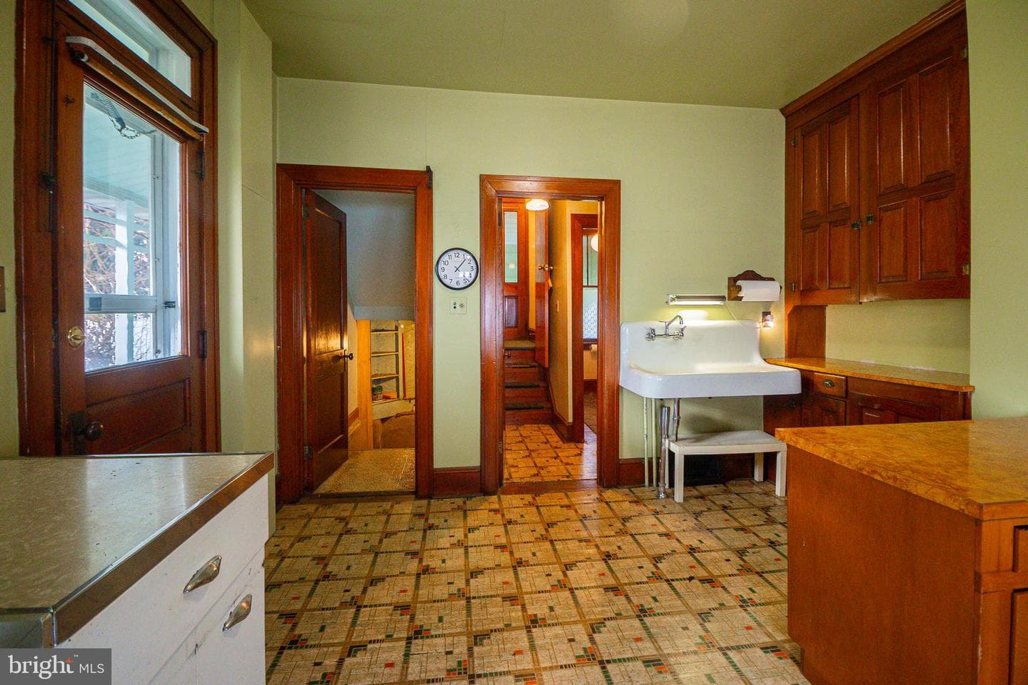 232 Henderson Street photo 17