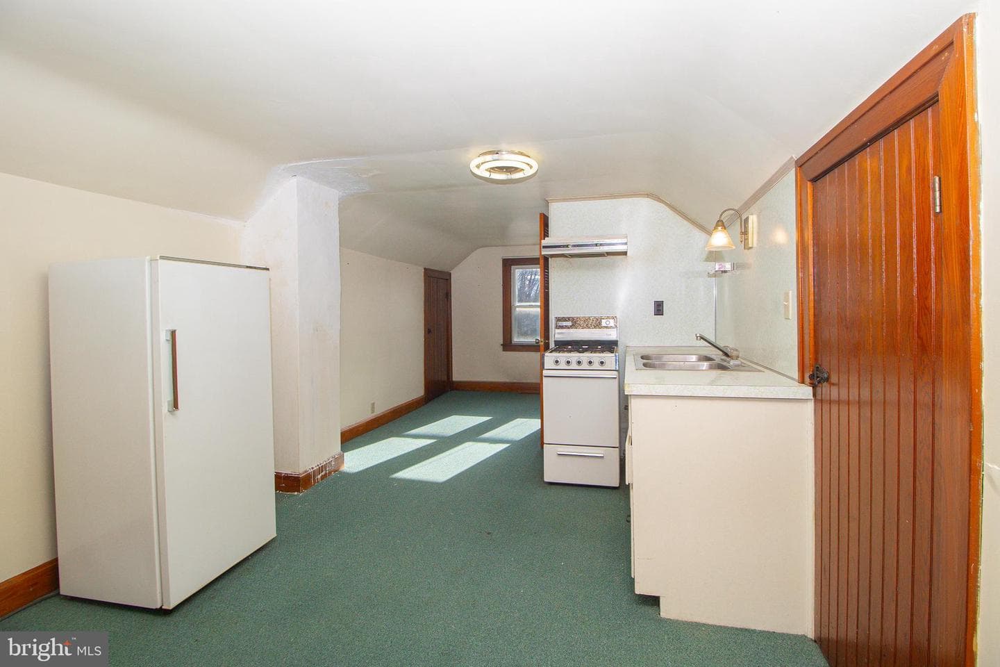 232 Henderson Street photo 22