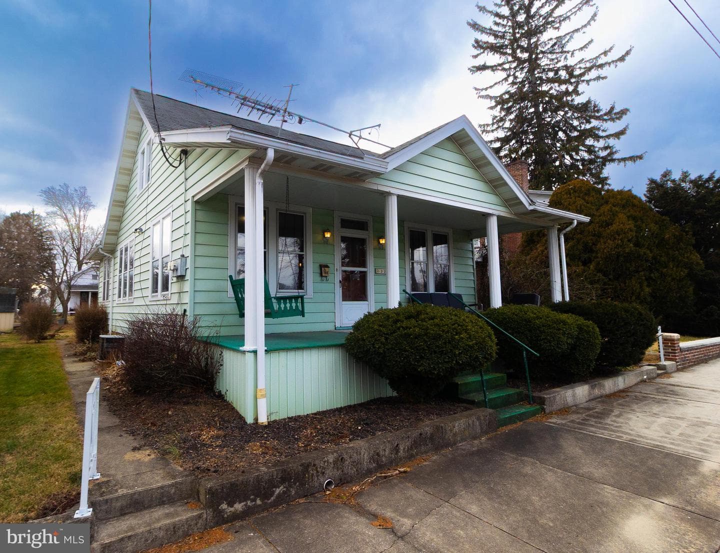232 Henderson Street photo 3