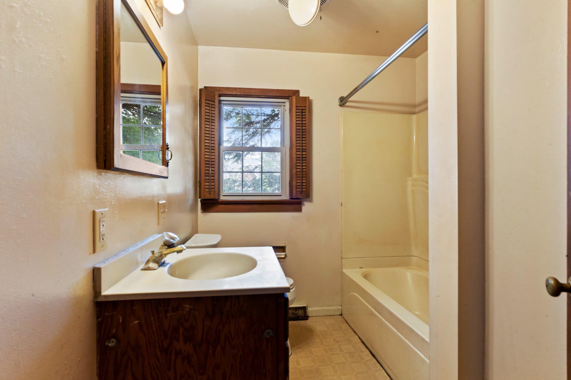 351 Lowther Street photo 14
