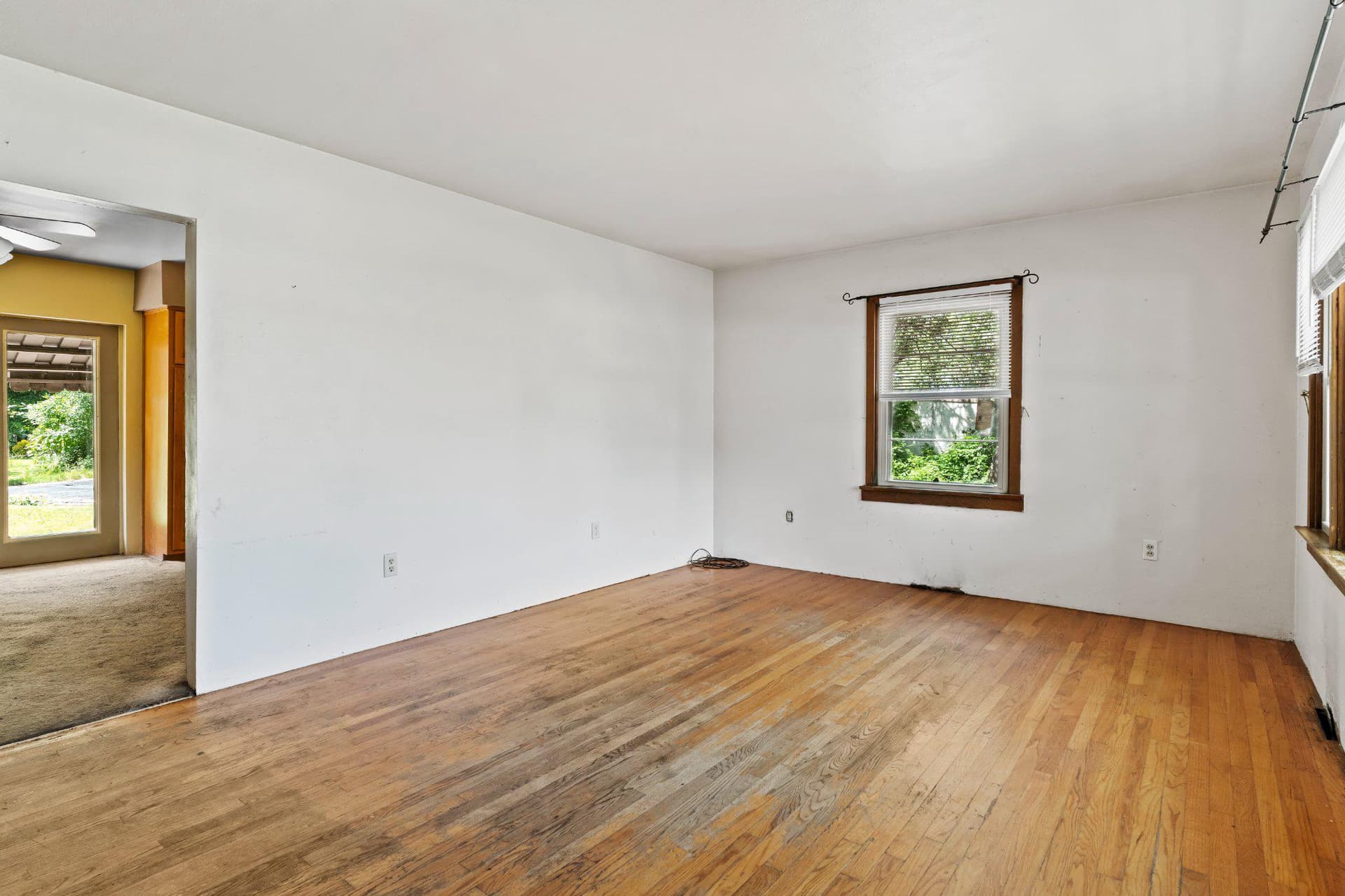 351 Lowther Street photo 4